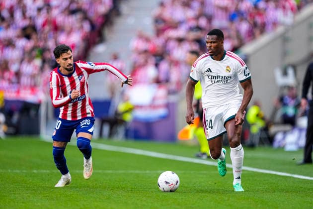 September 20, 2026, Madrid, Madrid, Spain: Denzel Dumfries of Real Madrid CF and Alex Baena of Atletico de Madrid in action during the Spanish League, LaLiga EA Sports, football match played between Atletico de Madrid and Real Madrid CF at Riyadh Air Metropolitano stadium on September 20, 2026, in Madrid, Spain. Atletico De Madrid V Real Madrid CF - LaLiga EA Sports  - ZUMAa181 20260920_zaa_a181_092 Copyright: xOscarxJ.xBarrosox