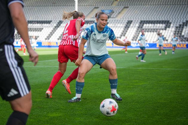 Soccer, Google Pixel Women s Bundesliga, Matchday 5, 2026–2027, SC Freiburg vs. Bayer 04 Leverkusen, September 20, 2026, Dreisamstadion, Freiburg, Lisa Karl (SC Freiburg), 02 Paulina Platner (Bayer 04 Leverkusen), 06 Freiburg Dreisamstadion, Baden-Württemberg, Germany Copyright: xFINLEYxMÖRCHx