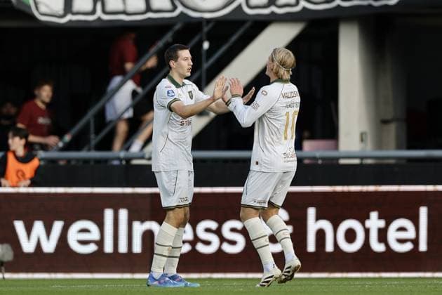 NIJMEGEN - (lr) Stefan Ingi Sigurdarson of Go Ahead Eagles and Soren Tengstedt of Go Ahead Eagles celebrate the 1-1 draw during the Dutch Eredivisie match between NEC Nijmegen and Go Ahead Eagles at De Goffert on September 20, 2026, in Nijmegen, the Netherlands. BART STOUTJESDIJK ANP Eredivisie 2026 27 xVIxANPxSportx xxANPxIVx 569406526 originalFilename: 569406526.jpg