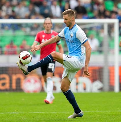 Karol Mets of VfL Bochum 1848, No. 5, controls the ball (GER), Hannover 96 vs. VfL Bochum 1848, 2. Bundesliga, Matchday 6, 2026–27 season, Heinz von Heiden Arena, Hanover, September 20, 2026. DFL regulations prohibit any use of photographs as image sequences and or quasi-video. Hannover 96 vs. VfL Bochum 1848, 2. Bundesliga, Matchday 6, 2026–27 season, September 20, 2026, Hannover Copyright: xEibner-Pressefoto ScottxColemanx EP_SCN