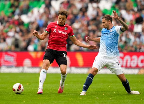 Benedikt Pichler, Hannover 96, 11, vs. Michael Steinwender, VfL Bochum 1848, 15, GER, Hannover 96 vs. VfL Bochum 1848, 2. Bundesliga, Matchday 6, 2026–27 season, Heinz von Heiden Arena, Hannover, September 20, 2026 DFL regulations prohibit any use of photographs as image sequences and or quasi-video Hannover 96 vs. VfL Bochum 1848, 2. Bundesliga, Matchday 6, 2026–27 Season, September 20, 2026, Hannover Copyright: xEibner-Pressefoto ScottxColemanx EP_SCN