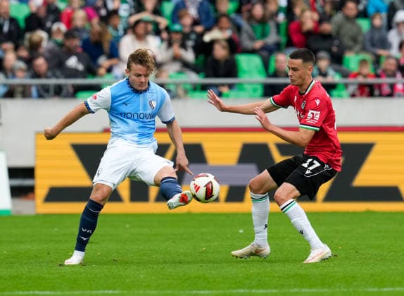 Christian Rasmussen, VfL Bochum 1848, 7, in a tackle with Bastian Allgeier, Hannover 96, 17, GER, Hannover 96 vs. VfL Bochum 1848, 2. Bundesliga, Matchday 6, 2026–27 season, Heinz von Heiden Arena, Hannover, September 20, 2026 DFL regulations prohibit any use of photographs as image sequences and or quasi-video Hannover 96 vs. VfL Bochum 1848, 2. Bundesliga, Matchday 6, 2026–27 Season, September 20, 2026, Hannover Copyright: xEibner-Pressefoto ScottxColemanx EP_SCN