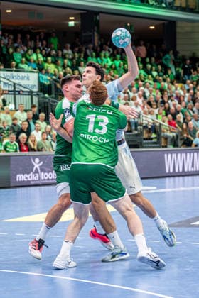 OPEL Handball Bundesliga: HSG Wetzlar vs. VfL Gummersbach, September 20, 2026; Nikola Roganovic (VfL Gummersbach), 23; Josip Simic (HSG Wetzlar), 10; Tomas Piroch, HSG Wetzlar, 13 OPEL Handball Bundesliga: HSG Wetzlar vs. VfL Gummersbach, Wetzlar, September 26, 2020 Copyright: xBEAUTIFULxSPORTS Roeczeyx