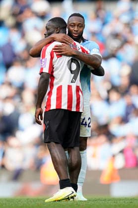 Manchester, England, 20th September 2026. Antoine Semenyo of Manchester City consoles Brian Brobbey of Sunderland during the Manchester City vs Sunderland Premier League match at the Etihad Stadium, Manchester. Picture credit should read: Andrew Yates Sportimage EDITORIAL USE ONLY. No use with unauthorised audio, video, data, fixture lists, club league logos or live services. Online in-match use limited to 120 images, no video emulation. No use in betting, games or single club league player publications. SPI_091_AY_ManCity_Sunderland SPI-5012-0087