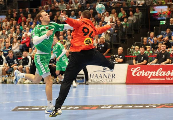 L-R: Mathias Gidsel, Füchse Berlin 19; Kristian van der Merwe, Bergischer HC 94 GER; Bergischer HC vs. Füchse Berlin, Handball, Opel Handball Bundesliga, Matchday 5, 2026–2027 season, September 20, 2026 GER, Bergischer HC vs. Füchse Berlin, Handball, Opel Handball Bundesliga, Matchday 5, 2026–2027 Season, September 20, 2026 Düsseldorf Copyright: xEibner-Pressefoto ThomasxStoeckex EP_TSR