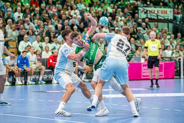 OPEL Handball Bundesliga: HSG Wetzlar vs. VfL Gummersbach, September 26, 2009; Niklas Theiß (HSG Wetzlar), 9; Kristjan Horzen (VfL Gummersbach), 27, ätefan Zeman VfL Gummersbach, 66 OPEL Handball Bundesliga HSG Wetzlar vs. VfL Gummersbach, Wetzlar, September 26, 2009 Copyright: xBEAUTIFULxSPORTS Roeczeyx