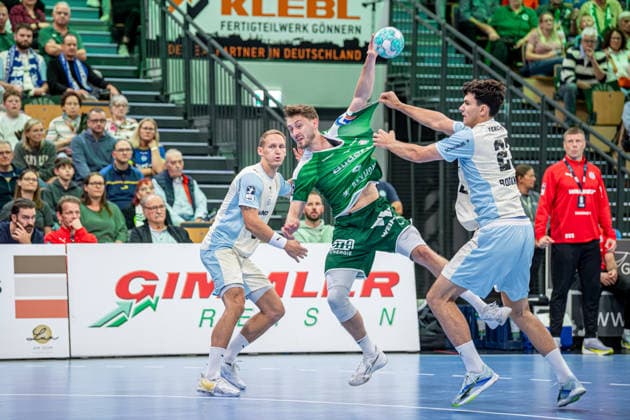 OPEL Handball Bundesliga: HSG Wetzlar vs. VfL Gummersbach, September 26, 2009; Niklas Theiß (HSG Wetzlar), 9; Kristjan Horzen (VfL Gummersbach), 27, ätefan Zeman VfL Gummersbach, 66 OPEL Handball Bundesliga HSG Wetzlar vs. VfL Gummersbach, Wetzlar, September 26, 2009 Copyright: xBEAUTIFULxSPORTS Roeczeyx