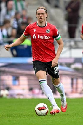 2. Bundesliga: Hannover 96 vs. VfL Bochum on September 20, 2026, at the HDI Arena in Hannover; Stefan Teitur Thordarson; Hannover in control MT