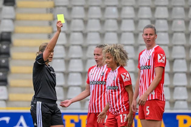 Referee Karoline Wacker shows Amira Arfaoui (SC Freiburg Women, 17) a yellow card alongside Lisa Karl (SC Freiburg Women, 02), Julia Stierli (SC Freiburg Women, 05 GER), SC Freiburg vs. Bayer 04 Leverkusen, Women’s Soccer, Bundesliga, Matchday 5, 2026–2027 season, September 20, 2026 DFB regulations prohibit any use of photographs as image sequences and or quasi-video GER, SC Freiburg vs. Bayer 04 Leverkusen, Women’s Soccer, Bundesliga, Matchday 5, 2026–2027 Season, September 20, 2026, Freiburg Copyright: xEibner-Pressefotox EP_THS