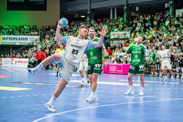 OPEL Handball Bundesliga: HSG Wetzlar vs. VfL Gummersbach, September 26, 2020—Kristjan Horzen (VfL Gummersbach), 27, Petter Oeverby HSG Wetzlar, 11, Tomas Piroch HSG Wetzlar, 13, OPEL Handball Bundesliga HSG Wetzlar vs. VfL Gummersbach, Wetzlar, September 26, 2020 Copyright: xBEAUTIFULxSPORTS Roeczeyx