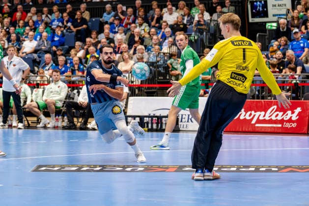Düsseldorf, September 20, 2026, Handball, Men s, Opel Bundesliga, Matchday 5, 2026–2027 Bergischer HC vs. Füchse Berlin, Gabriel da Rocha Viana (Bergischer HC) takes a shot at the goal against Lasse Ludwig (Füchse Berlin), 3–1