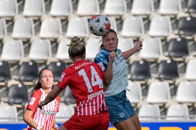 Carina Brunold, SC Freiburg Women, 14, Estrella Merino, Bayer 04 Leverkusen Women, 10, in a header duel (GER), SC Freiburg vs. Bayer 04 Leverkusen, Women s Soccer, Bundesliga, Matchday 5, 2026–2027 Season, September 20, 2026 DFB regulations prohibit any use of photographs as image sequences and or quasi-video GER, SC Freiburg vs. Bayer 04 Leverkusen, Women s Soccer, Bundesliga, Matchday 5, 2026–2027 Season, September 20, 2026, Freiburg Copyright: xEibner-Pressefotox EP_THS