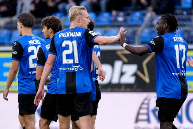 v.li.: Torschütze Julian Rieckmann (SV Waldhof, 21) und Owono-Darnell Keumo (SV Waldhof, 17) klatschen sich ab, Spieler vom SV Waldhof Mannheim, jubeln über das Tor zum 1:0, Jubel, Torjubel, Torerfolg, celebrate the goal, goal, celebration, jubelt ueber das Tor, Freuen, Freude, freut sich, optimistisch, positiv, Spielszene, Highlight, Action, Aktion, 20.09.2026, Mannheim (Deutschland), Fussball, 3. Liga, SV Waldhof Mannheim - SC Preußen Münster, DFB DFL REGULATIONS PROHIBIT ANY USE OF PHOTOGRAPHS AS IMAGE SEQUENCES AND OR QUASI-VIDEO. xozx