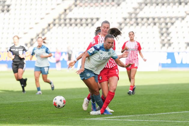 Google Pixel Women s Bundesliga: SC Freiburg vs. Bayer 04 Leverkusen, September 20, 2026. A tackle between Maja Sternad (Bayer 04 Leverkusen, 23) and Julia Stierli (SC Freiburg), 5 Google Pixel Women’s Bundesliga: SC Freiburg vs. Bayer 04 Leverkusen, Dreisamstadion, September 20, 2026. DFB and DFL regulations prohibit any use of photographs as image sequences and or quasi-video. Copyright: xBEAUTIFULxSPORTS Boscox
