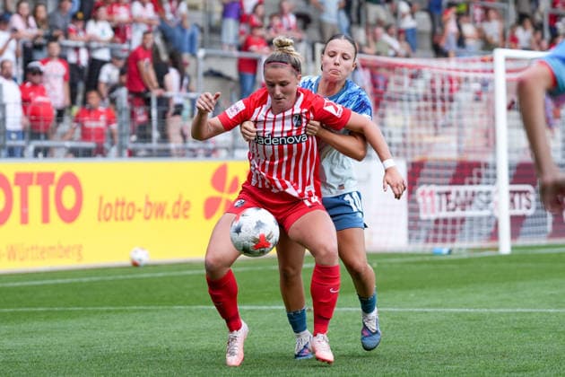 Carina Brunold (SC Freiburg, 14) in a tackle with Estrella Merino Gonzalez (Bayer 04 Leverkusen, 10), Germany, soccer, Google Pixel Women s Bundesliga, Matchday 5, 2026–2027, SC Freiburg vs. Bayer 04 Leverkusen, September 20, 2026, Dreisamstadion, Freiburg, Dreisamstadion, Baden-Württemberg, Germany Copyright: xArnexAmbergx
