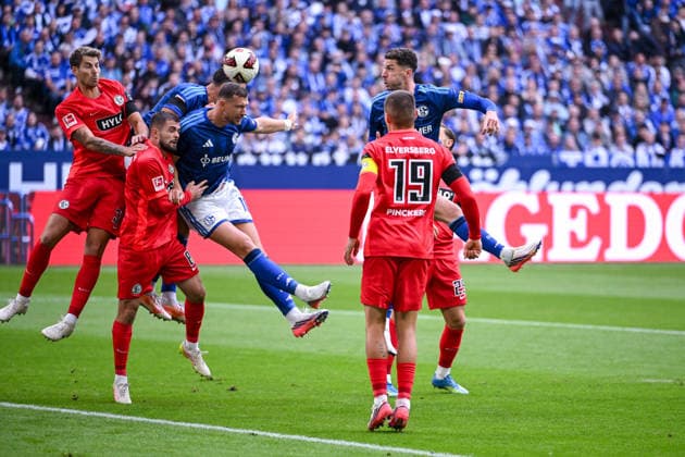 September 20, 2026, Soccer, 2026–2027 season, Bundesliga, FC Schalke 04 vs. SV Elversberg, Edin Džeko (FC Schalke 04), Robin Gosens (FC Schalke 04), Lukas Pinckert (SV Elversberg) xRHR PHOTO YYx Copyright: KROEGER RHR-FOTOx RHR-FOTO YY