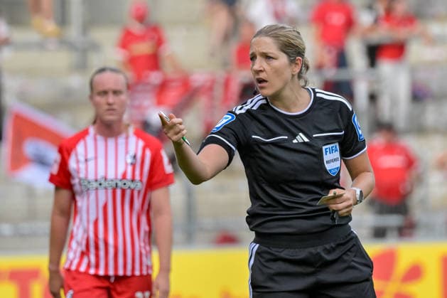 Karoline Wacker, referee, gesturing (GER), SC Freiburg vs. Bayer 04 Leverkusen, Women s Soccer, Bundesliga, Matchday 5, 2026–2027 Season, September 20, 2026 DFB regulations prohibit any use of photographs as image sequences and or quasi-video GER, SC Freiburg vs. Bayer 04 Leverkusen, Women’s Soccer, Bundesliga, Matchday 5, 2026–2027 Season, September 20, 2026, Freiburg Copyright: xEibner-Pressefotox EP_THS