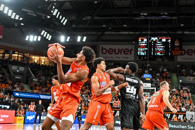 September 20, 2026, GER, Basketball, Men s, easycredit Basketball Bundesliga, 2026–2027 Season, Matchday 1, ratiopharm Ulm vs. MHP Riesen Ludwigsburg, Dwayne Koroma (Ulm), 3, grabs the rebound, Neu Ulm, ratiopharm Arena, Bavaria, Germany Copyright: xNordphotox xHafnerx
