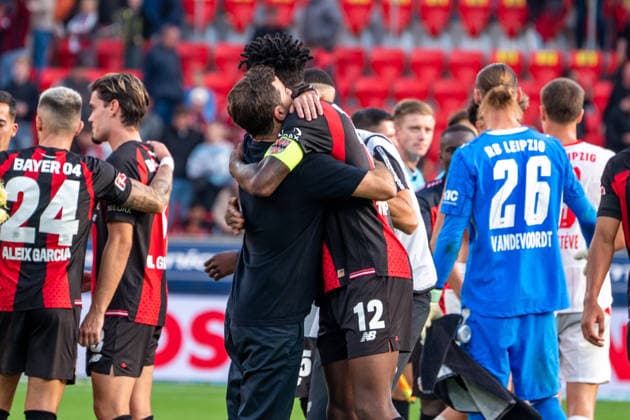 Germany 1 Bundesliga 2026–2027, Matchday 4, Bayer 04 Leverkusen vs. RB Leipzig, Saturday, September 20, 2026, BayArena Stadium, Leverkusen, North Rhine-Westphalia; post-match: Edmond Tapsoba of Bayer 04 Leverkusen, No. 12, with head coach Carles Martinez, Bayer 04 Leverkusen victory celebration, reaction, joy, emotions, cheering, Leverkusen, BayArena Stadium, Leverkusen, Germany Copyright: xOrhanxHabashx