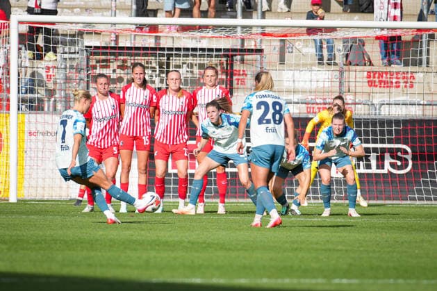 Soccer, Google Pixel Women s Bundesliga, Matchday 5, 2026–2027, SC Freiburg vs. Bayer 04 Leverkusen, September 20, 2026, Dreisamstadion, Freiburg, free kick, Cornelia Kramer (Bayer 04 Leverkusen), 7-0 at the Dreisamstadion in Freiburg, Baden-Württemberg, Germany Copyright: xFINLEYxMÖRCHx