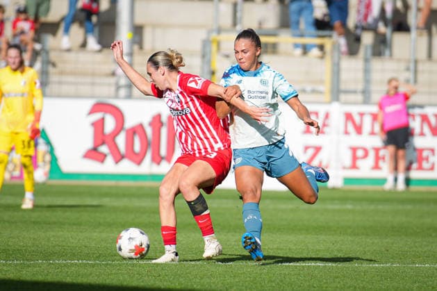 Soccer, Google Pixel Women s Bundesliga, Matchday 5, 2026–2027, SC Freiburg vs. Bayer 04 Leverkusen, September 20, 2026, Dreisamstadion, Freiburg, Maja Sternad (Bayer 04 Leverkusen), 23 Alina Axtmann (SC Freiburg), 03 Freiburg Dreisamstadion, Baden-Württemberg, Germany Copyright: xFINLEYxMÖRCHx