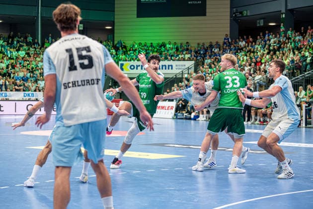 OPEL Handball Bundesliga: HSG Wetzlar vs. VfL Gummersbach, September 26, 2020; Doruk Pehlivan (HSG Wetzlar), 19; Miro Schluroff (VfL Gummersbach), 15; Kristjan Horzen, VfL Gummersbach, 27, Georg Löwen, HSG Wetzlar, 33, ätefan Zeman, VfL Gummersbach, 66, OPEL Handball Bundesliga: HSG Wetzlar vs. VfL Gummersbach, Wetzlar, September 26, 2020 Copyright: xBEAUTIFULxSPORTS Roeczeyx