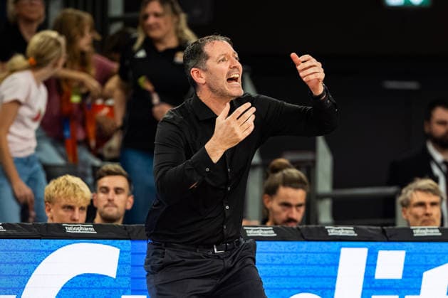 easyCredit BBL Ratiopharm Ulm vs. MHP RIESEN Ludwigsburg, September 20, 2026, Ulm, GERMANY September 20, 2026 Ty Harrelson, head coach of ratiopharm Ulm, cheers on his team during the game between ratiopharm Ulm and MHP RIESEN Ludwigsburg on Matchday 1 of the easyCredit BBL at the ratiopharm Arena Ulm Copyright: xBEAUTIFULxSPORTS Steinx