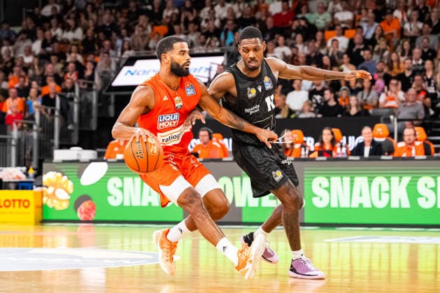 easyCredit BBL Ratiopharm Ulm vs. MHP RIESEN Ludwigsburg September 20, 2026 Ulm, GERMANY September 20, 2026 Marvin Heckel, Ratiopharm Ulm, No. 47, battling for the ball with Darius Perry of MHP RIESEN Ludwigsburg, No. 11, during the game between ratiopharm Ulm and MHP RIESEN Ludwigsburg on Game Day 1 of the easyCredit BBL at the ratiopharm Arena Ulm Copyright: xBEAUTIFULxSPORTS Steinx