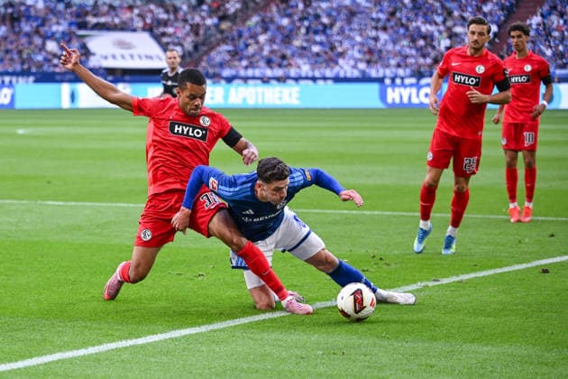 September 20, 2026, Soccer, 2026–2027 Season, Bundesliga, FC Schalke 04 vs. SV Elversberg, Jan Gyamerah (SV Elversberg), Robin Gosens (FC Schalke 04) xRHR PHOTO YYx Copyright: KROEGER RHR-FOTOx RHR-FOTO YY