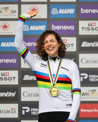 2026 UCI Road World Championships Picture by Alex Whitehead SWpix.com - 20 09 2026 - Cycling - 2026 UCI Road World Championships - MontrÃ al, Canada - Women Elite Individual Time Trial (ITT) - Marlen Reusser (Switzerland) on the podium receiving the Gold Medal to become World Champion MontrÃ al Avenue du Parc Canada Copyright: x xSWpix.comx(t axPhotographyxHubxLtd)xAlexxWhitehead SWpix.comx SWP-3521-0208