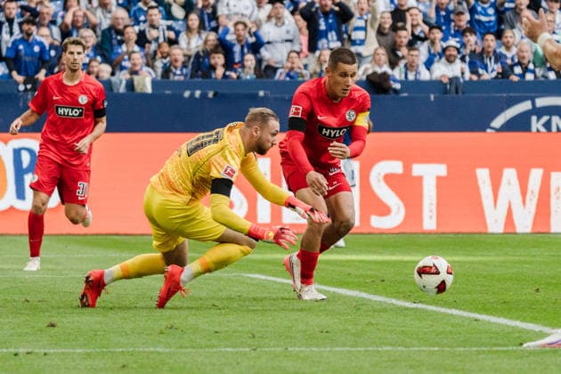 Germany Bundesliga 1 2026–2027, Matchday 4: FC Schalke 04 vs. SV Elversberg, September 20, 2026, Veltins Arena, Gelsenkirchen, North Rhine-Westphalia; Nicolas Kristof (Elversberg), 20; Lukas Pinckert (Elversberg), 19 Copyright: xCelinaxLeiersx