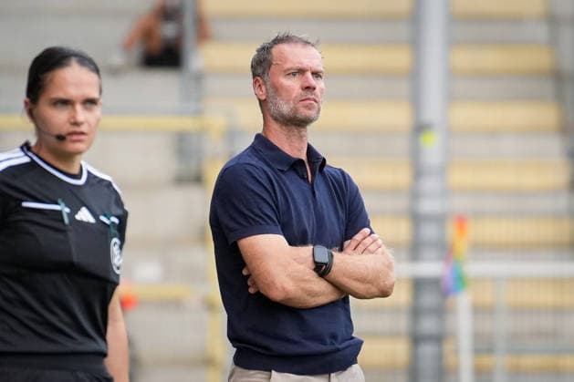 Soccer, Google Pixel Women s Bundesliga, Matchday 5, 2026–2027, SC Freiburg vs. Bayer 04 Leverkusen, September 20, 2026, Dreisamstadion, Freiburg, Marco Konrad (SC Freiburg), Coach (Freiburg), Dreisamstadion, Baden-Württemberg, Germany Copyright: xFINLEYxMÖRCHx