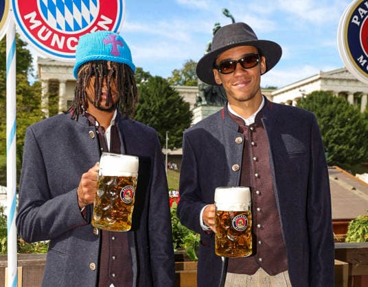 September 20, 2026, Soccer: 2026–2027 Bundesliga 1, FC Bayern Munich, The team at the Oktoberfest at the Käfer Schänke. Pool photo, from left: Michael Olise of FC Bayern Munich wearing a lopsided, mismatched blue knit cap; Jamal Musiala of Bayern Munich