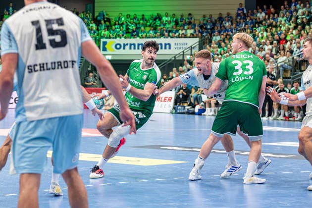 OPEL Handball Bundesliga: HSG Wetzlar vs. VfL Gummersbach, September 26, 2020—Doruk Pehlivan (HSG Wetzlar, 19), Georg Löwen (HSG Wetzlar, 33), Ellidi Vidarsson (VfL Gummersbach, 4, OPEL Handball Bundesliga: HSG Wetzlar vs. VfL Gummersbach, Wetzlar, September 26, 2020 Copyright: xBEAUTIFULxSPORTS Roeczeyx