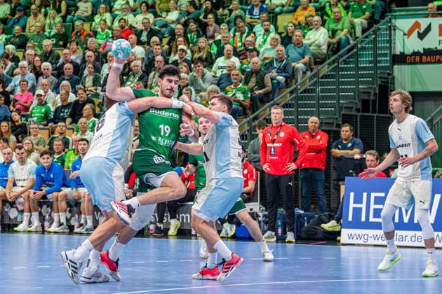 OPEL Handball Bundesliga: HSG Wetzlar vs. VfL Gummersbach, September 20, 26 Doruk Pehlivan, HSG Wetzlar, 19, Milos Vujovic VfL Gummersbach, 6, Kay Smits VfL Gummersbach, 31 OPEL Handball Bundesliga HSG Wetzlar vs. VfL Gummersbach Wetzlar, September 26, 2020 Copyright: xBEAUTIFULxSPORTS Roeczeyx