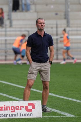 Google Pixel Women s Bundesliga: SC Freiburg vs. Bayer 04 Leverkusen, September 20, 2026; Marco Konrad, SC Freiburg coach; Google Pixel Women s Bundesliga: SC Freiburg vs. Bayer 04 Leverkusen, Dreisamstadion, September 20, 2026 DFB and DFL regulations prohibit any use of photographs as image sequences and or quasi-video. Copyright: xBEAUTIFULxSPORTS Boscox