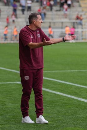 Google Pixel Women s Bundesliga: SC Freiburg vs. Bayer 04 Leverkusen, September 20, 2026; Roberto Pätzold, Bayer 04 Leverkusen, Coach; Google Pixel Women s Bundesliga: SC Freiburg vs. Bayer 04 Leverkusen, Dreisamstadion, September 20, 2026 DFB and DFL regulations prohibit any use of photographs as image sequences and or quasi-video. Copyright: xBEAUTIFULxSPORTS Boscox