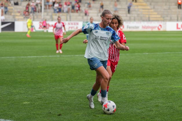 Google Pixel Women s Bundesliga: SC Freiburg vs. Bayer 04 Leverkusen, September 20, 2026; Marlene Müller of Bayer 04 Leverkusen, 27, on the ball; Google Pixel Women s Bundesliga: SC Freiburg vs. Bayer 04 Leverkusen, Dreisamstadion, September 20, 2026 DFB and DFL regulations prohibit any use of photographs as image sequences and or quasi-video. Copyright: xBEAUTIFULxSPORTS Boscox
