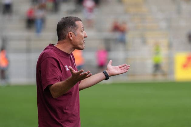 Google Pixel Women s Bundesliga: SC Freiburg vs. Bayer 04 Leverkusen, September 20, 2026; Roberto Pätzold, Bayer 04 Leverkusen, Coach; Google Pixel Women s Bundesliga: SC Freiburg vs. Bayer 04 Leverkusen, Dreisamstadion, September 20, 2026 DFB and DFL regulations prohibit any use of photographs as image sequences and or quasi-video. Copyright: xBEAUTIFULxSPORTS Boscox