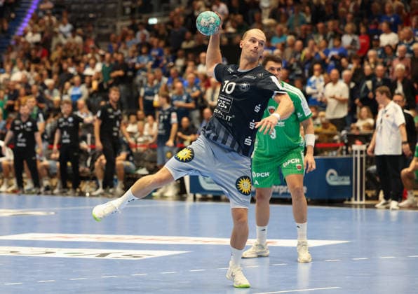 v l Fynn Hangstein, Bergischer HC 10; Frederik Simak, Füchse Berlin 09 GER, Bergischer HC vs. Füchse Berlin, Handball, Opel Handball Bundesliga, Matchday 5, 2026–2027 season, September 20, 2026 GER, Bergischer HC vs. Füchse Berlin, Handball, Opel Handball Bundesliga, Matchday 5, 2026–2027 season, September 20, 2026 Düsseldorf Copyright: xEibner-Pressefoto ThomasxStoeckex EP_TSR