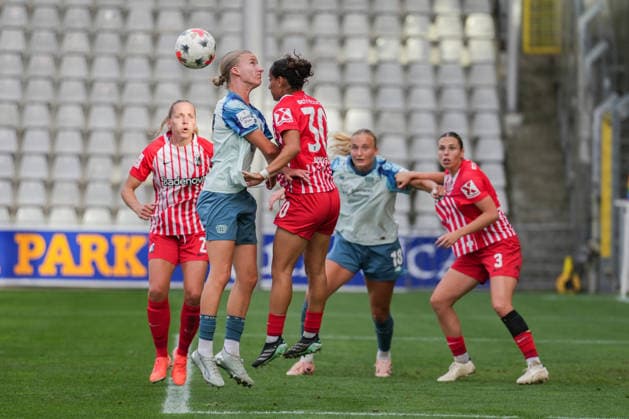 Google Pixel Women s Bundesliga: SC Freiburg vs. Bayer 04 Leverkusen, September 20, 2026. Heading duel between Marlene Müller (Bayer 04 Leverkusen, 27) and Ilayda Acikgöz (SC Freiburg), 30 Google Pixel Women’s Bundesliga SC Freiburg vs. Bayer 04 Leverkusen, Dreisamstadion, September 20, 2026 DFB and DFL regulations prohibit any use of photographs as image sequences and or quasi-video. Copyright: xBEAUTIFULxSPORTS Boscox