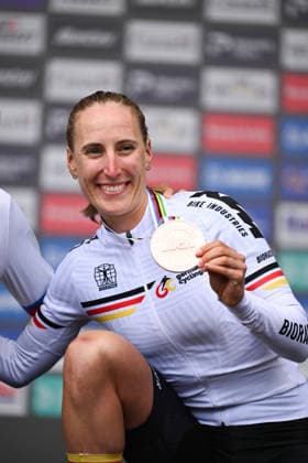 2026 UCI Road World Championships Picture by Chris Auld SWpix.com - 20 09 2026 - Cycling - 2026 UCI Road World Championships - MontrÃ al, Canada - Women Elite Individual Time Trial (ITT) Podium - Franziska Koch (Germany) receiving the Bronze Medal Copyright: x xSWpix.comx(t axPhotographyxHubxLtd)xChrisxAuld SWpix.comx SWP-3521-0219