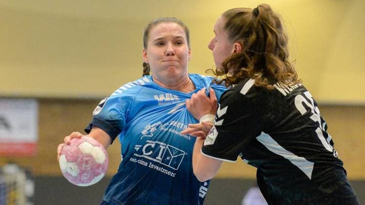 2nd Division Bundesliga: TuS Lintfort vs. Werder Bremen ** FOR EDITORIAL USE ONLY ** EDITORIAL USE ONLY ** p Lara Niemann, right, battles Svenja Rottwinkel, left, on Sunday, September 20, 2026, during the TuS Lintfort vs. Werder Bremen match at the Eyller Straße Sports Hall in Kamp Lintfort. TuS Lintfort, wearing blue jerseys, plays against Werder Bremen, wearing black jerseys, in the Women’s 2nd Handball Bundesliga, 2026–2027 season, Germany, North Rhine-Westphalia, Kamp-Lintfort. Copyright OleksandrxVoskresenskyi Copyright: OleksandrxVoskresenskyi doc87op7a1sea8s3vdj1cg3 ,EDITORIAL USE ONLY Copyright: OleksandrxVoskresenskyi