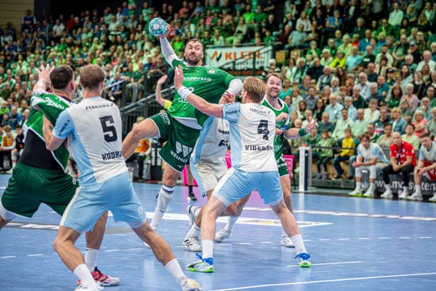 OPEL Handball Bundesliga: HSG Wetzlar vs. VfL Gummersbach, September 26, 2020; Nikolaj Laesoe (HSG Wetzlar), 32; ätefan Zeman (VfL Gummersbach), 66, Ellidi Vidarsson, VfL Gummersbach, 4, Tilen Kodrin, VfL Gummersbach, 5, Josip Simic, HSG Wetzlar, 10 OPEL Handball Bundesliga HSG Wetzlar vs. VfL Gummersbach, Wetzlar, September 26, 2020 Copyright: xBEAUTIFULxSPORTS Roeczeyx