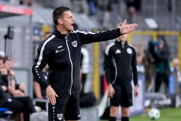 Thomas Wörle (Tom Wörle), coach, head coach, Münster, giving instructions, gesturing, gesturing with his arms, single frame, single photo, action, September 20, 2026, Mannheim, Germany, soccer, 3rd Division, SV Waldhof Mannheim vs. SC Preußen Münster, DFB and DFL regulations prohibit any use of photographs as image sequences and or quasi-video xozx