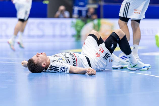 Christoph Steinert of HC Erlangen, 44, lies on the floor, looking disappointed. GER, TBV Lemgo Lippe vs. HC Erlangen, Handball, 1st Bundesliga, Matchday 5, 2026–2027 season, September 20, 2026, GER, TBV Lemgo Lippe vs. HC Erlangen, Handball, 1st Bundesliga, Matchday 5, 2026–2027 season, September 20, 2026, Lemgo Copyright: xEibner-Pressefoto JanxRollingerx EP_JSK
