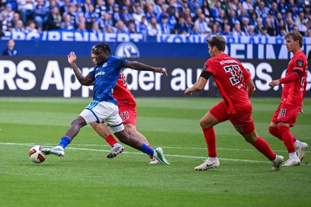 September 20, 2026, Soccer, 2026–2027 Season, Bundesliga, FC Schalke 04 vs. SV Elversberg, Junior Dina Ebimbe (FC Schalke 04), Lasse Günther (SV Elversberg) xRHR PHOTO YYx Copyright: KROEGER RHR-FOTOx RHR-FOTO YY