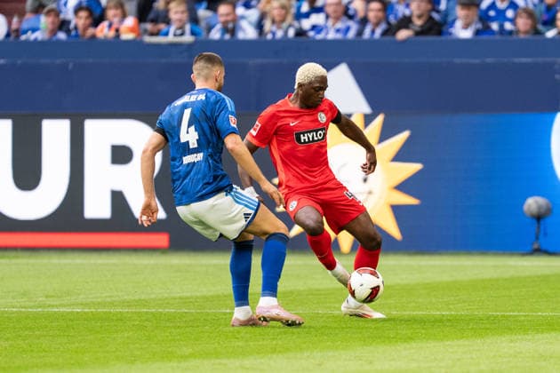 September 20, 2026, GER, Bundesliga 1, Matchday 4, FC Schalke 04 vs. SV Elversberg: A duel between David Mokwa (SV Elversberg, 42) and Hasan Kurucay (FC Schalke 04, 4) in Gelsenkirchen at the VELTINS Arena, Gelsenkirchen, Germany Copyright: xnordphotoxGmbHx xChristianxSchulzex