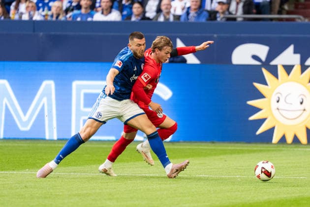 September 20, 2026, GER, Bundesliga 1, Matchday 4, FC Schalke 04 vs. SV Elversberg; duel between Noah Darvich (SV Elversberg, 10) and Hasan Kurucay (FC Schalke 04, 4); Gelsenkirchen, VELTINS Arena, Gelsenkirchen, Germany Copyright: xnordphotoxGmbHx xChristianxSchulzex