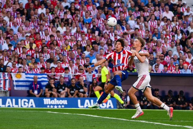 September 20, 2026, Madrid, Madrid, Spain: Real Madrid s DEAN HUIJSEN is sent off after conceding a penalty to Atletico Madrid s GIULIANO SIMEONE during the Madrid derby LaLiga match at Riyadh Air Metropolitano in Madrid, on September 20, 2026. Spanish League Football Match Between Club Atletico De Madrid And Real Madrid CF At Riyadh Air Metropolitano In Madrid, On September 20, 2026.  - ZUMAd308 20260920_zsp_d308_001 Copyright: xJuanxCarlosxLucasx